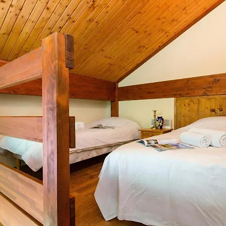 Chantey Mourry 67 & Sleeps 8-9 - Happy