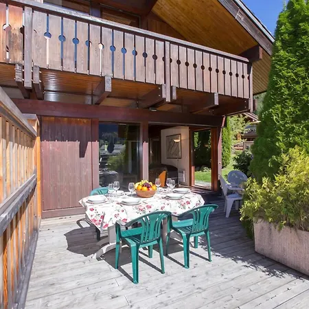 Chantey Mourry 67 & Sleeps 8-9 - Happy