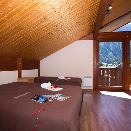 Chantey Mourry 67 & Sleeps 8-9 - Happy * Σαμονί