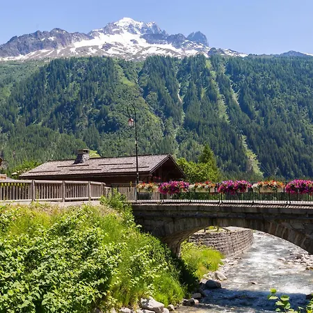 Chalet Chantey Mourry 67 Ski Chalet & Sleeps 8-9 - Happy Rentals Chalet *