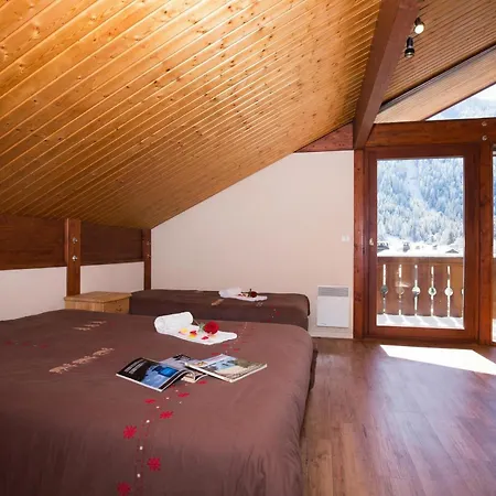 Chalet Chantey Mourry 67 & Sleeps 8-9 - Happy Chamonix